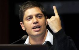 Minister Kicillof making the announcement and describing speculative funds as “despicable and repugnant”