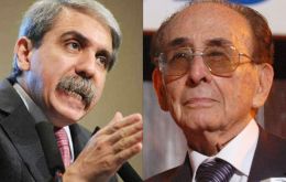 Justice Fayt's evaluation was requested by cabinet chief Anibal Fernandez (L) who has questioned the judge's capability to work in Argentina's top court