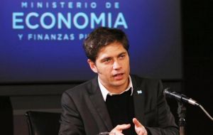 On Thursday, the Clarin media group and other media outlets reproduced an article that claimed Kicillof’s salary as YPF director was 400.000 Pesos. 