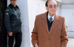 Fayt, 97, whose health condition has been questioned by the Cristina Fernandez administration walked into the Supreme Court minutes after 09:00.