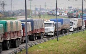 The union organized pickets along the main highway leading to the port of Rosario which ships almost 80% of Argentina's grains and oilseeds.