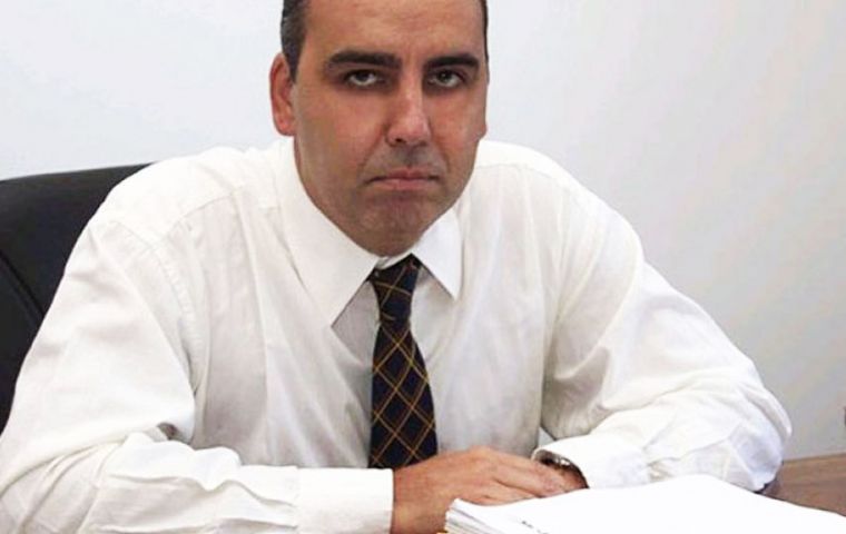 Judge Martínez de Giorgi issued arrest warrants after prosecutor Delgado filed three writs arguing that the accused should not be exempt from arrest.