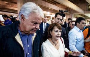 Felipe Gonzalez flew from Colombia to Venezuela on Sunday and was greeted by members of the two men's families.