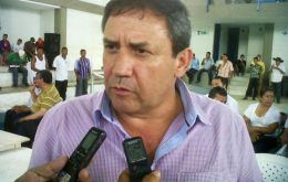 “They were approached by a FARC group and forced to spill all the crude they were transporting” about 757,000 liters, Governor Jimmy Diaz told RCN Radio