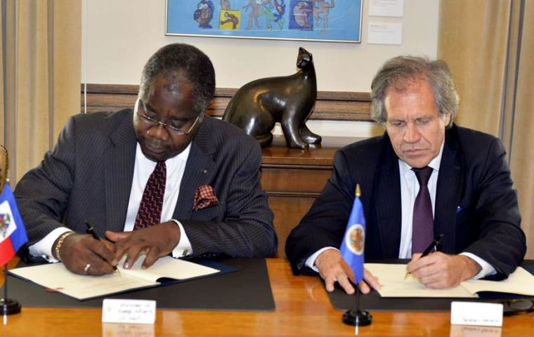 Lener Renauld, Minister of Foreign Affairs and Minister of Defense, and Secretary General Luis Almagro