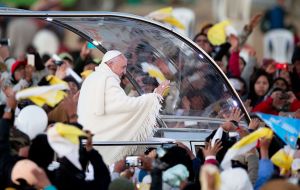 Due to the tough climate, Francis remained in the capital La Paz for only three hours, before flying to the plains of Santa Cruz. 