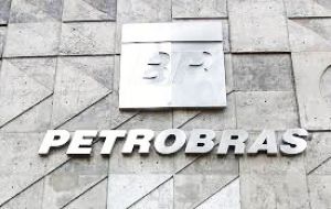 Petrobras claims to be a victim of a plan carried out against the company by contractors and politicians with the help of some corrupt employees