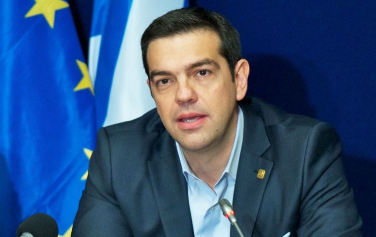 Tsipras: “I assume responsibility for a text I do not believe in, but which I signed to avoid disaster for the country, the collapse of the banks.”