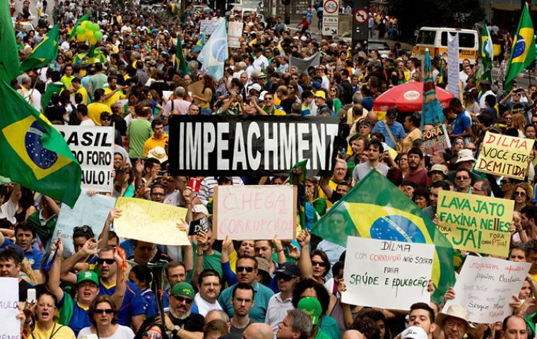 The number of respondents who favor Rousseff's impeachment over a massive kickback scandal at Petrobras has risen to 62.8% from 59.7% four months ago.