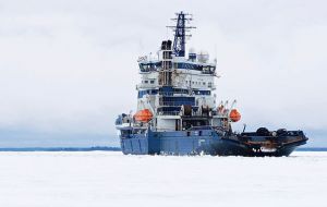 Shell discovered weeks ago that the Fennica icebreaker that holds the required equipment, called a capping stack, had a three-foot (1-meter) gash in it.