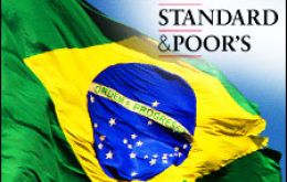 Last week the government lowered its fiscal targets and this prompted ratings agency S&P to threaten to downgrade Brazil’s investment-grade rating. 