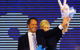 Daniel Scioli, according to the first results and tendencies, and despite celebrations did not reach the 40% floor targeted