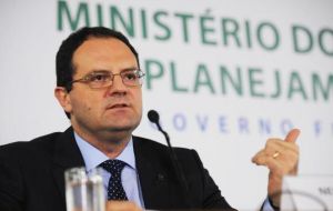 Planning Minister Nelson Barbosa believes Brazil would not lose the investment grade rating, calling the country’s fiscal trajectory “sustainable.”