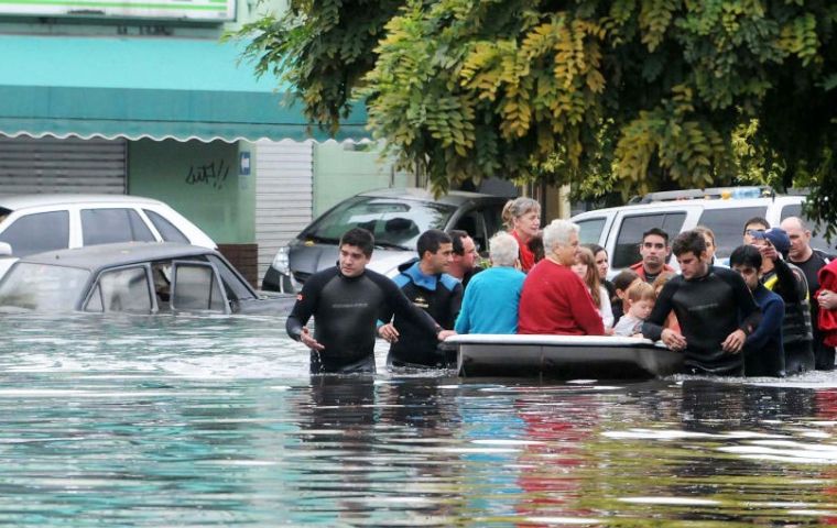 In the north of the province, around 11,000 remained evacuated as a result of the rise of the Lujan, Arrecifes, Salto, Areco and Matanza rivers