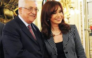 In 2011, CFK promoted a free-trade agreement Mercosur/Palestine. She met year with Palestinian President Mahmoud Abbas when he visited Buenos Aires.