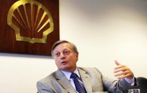 While the deal had been discussed since late 2014, it came only a month after Shell Argentina’s former CEO Juan José Aranguren stepped down