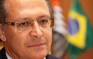 Sao Paulo state governor Geraldo Alckmin is ahead with 41% against 37% for the former union leader. Last June a similar poll showed the two were even.