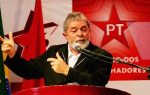 Lula, a co-founder of the PT, invited the opposition to wait until 2018 to “democratically” dispute the presidential election.