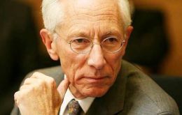 Stanley Fischer was circumspect whether he would prefer to raise rates from near zero at a much-anticipated policy meeting on Sept. 16-17. 