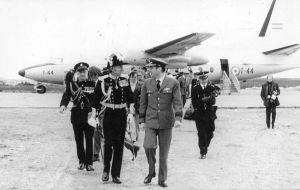 First Argentine LADE F27 flight in 1972: Falklands Governor Sir Ernest Gordon Lewis and Argentine Air Force officers