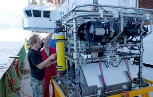 The program is collaboration between U.K.'s National Oceanography Centre and the Instituto Oceanográfico da Universidade de São Paulo (IO-USP). 