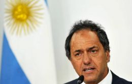 Daniel Scioli is scratching 'at the limit' the needed 40% but is still there, according to Ms Mariel Fornoni