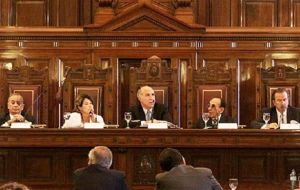 Top Justices Ricardo Lorenzetti, Elena Highton de Nolasco, Carlos Fayt and Juan Carlos Maqueda signed the international arrest warrants