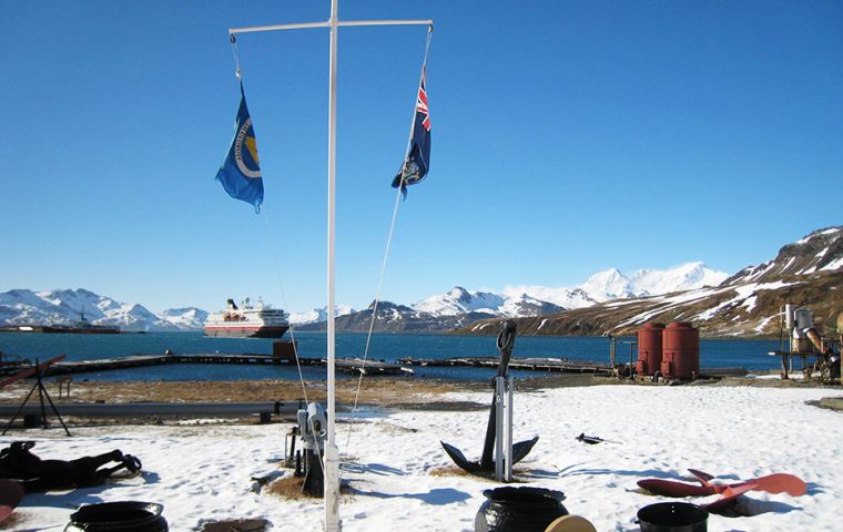 Antarctic cruises sail across the Drake Passage to Antarctica peninsula, a full two days trip, which can later include south seas islands such as South Georgia