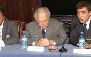 Judges Santiago Corcuera, Alberto Dalla Vía and Rodofo Munné made the request to representatives of the six presidential candidates in the race