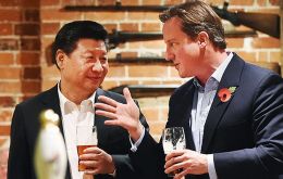 Xi Jinping and Prime Minister David Cameron share a beer at an English pub during the Chinese leader's visit to UK 