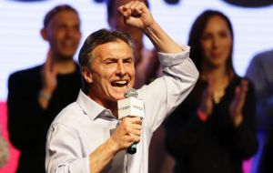Macri on the other hand promises a sharp turn toward friendly market policies, supported by farmers and some industries, and a more orthodox emphasis