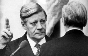 By 1972, Schmidt was finance minister in the government of Willy Brandt, a brilliant manager of the economic miracle. Two years he was chancellor. 