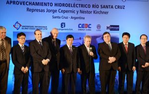 Argentina is already constructing two large hydro plants in Santa Cruz called Kirchner and Cepernic, a US$4.7 billion project financed by Chinese banks.