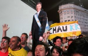 Outside the “Let's change” coalition supporters celebrated next to Buenos Aires City obelisk with flags, banners, singing and dancing