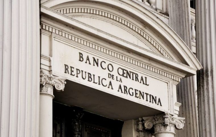 Banks argue the Argentine central bank reserves are at rock-bottom and the tendency is to continue. Likewise inflation is estimated at 28%