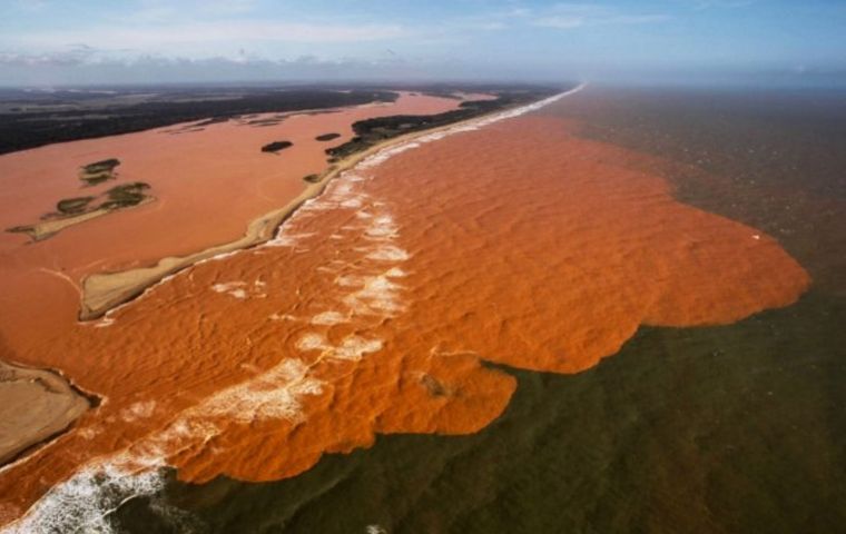 The in Minas Gerais state left 13 people dead, devastating several villages. The noxious river has trailed 500km from the mine into the Atlantic Ocean.