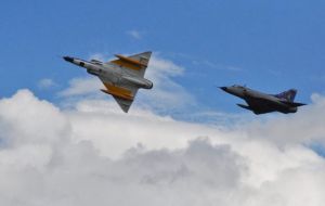 The event under the heading of 'Argentina farewells its Mirages, but Glory is forever' was an air and landing display from four different Mirage models 