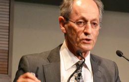  Sir Michael Marmot, WMA President said that poverty is fuelling the alarming spread of tuberculosis. 