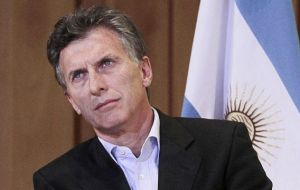  Macri had promised to exempt the bonus from the tax, following the trend of the last four years, but changed his mind following advice from his economic team.