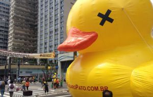 FIESP's inflated duckling outside the federation's building in Sao Paulo, was part of the protest demonstrations against Rousseff last Sunday 