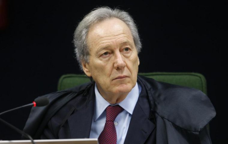 “Tomorrow we'll stay as long as necessary,” said Chief Justice Ricardo Lewandowski.