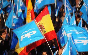 Results from the last EL PAIS poll showed PP would win with 25.3% of the vote, while the Socialists are in a deadlocked race for second place with Podemos.