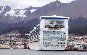 The Norwegian Sun arrived from Valparaiso with final destination Buenos Aires;  Star Princess also from Valparaiso and is heading for Buenos Aires