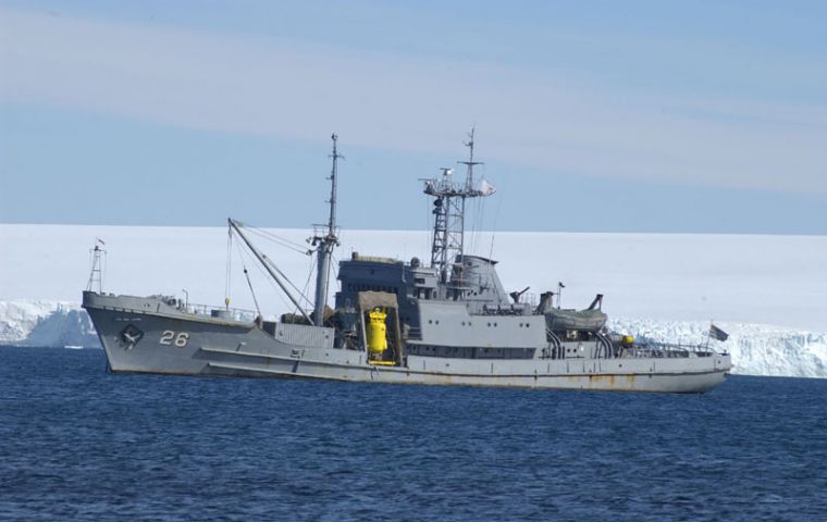 ROU 26 'Vanguardia' is transporting gasoil and supplies to the 'General Artigas” scientific base    