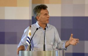 Macri announced the end to the ban on transshipment of Argentine exports through Uruguayan ports, “a most unfortunate decree”
