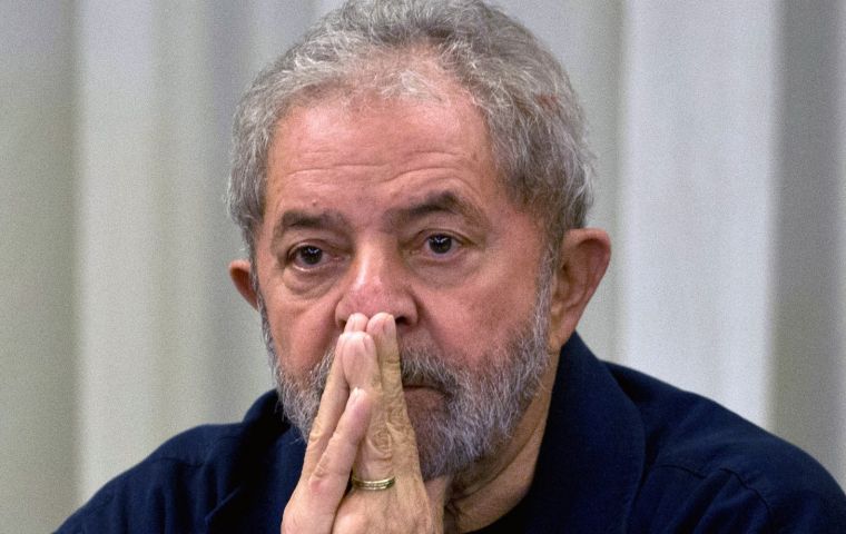 This is the first time any of those interrogated by the police in Operation Lava Jato have mentioned Lula directly as part of a plea bargain. 