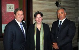 UK and US ambassadors Fiona Clouder and Michael Hammer, with Dieter Linneberg, Executive Director of Chile's Corporate Leaders Group on climate change 