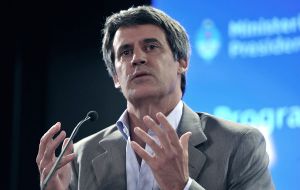 Treasury and Finance minister Alfonso Prat-Gay warned that the lack of an agreement with the holdouts had been “tremendously expensive for Argentina”