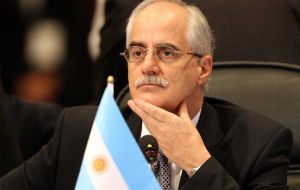 However before such an invitation takes place, Macri-Massa representatives must remove as president of Parlasur, former foreign minister Jorge Taiana