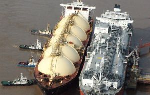 Chile exports gas it receives from the Southeast Asia in the GNL terminals of Mejillones and Quintero 